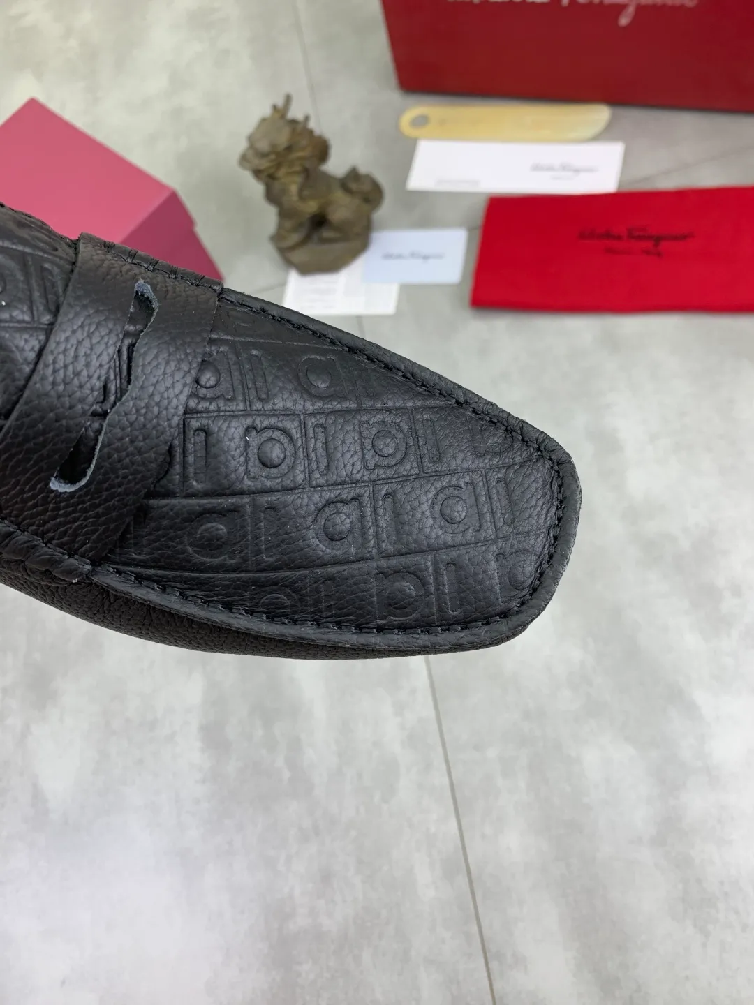 Men's shoes 💰P542 New model, high quality [Ferragamo/Ferragamo] Latest lazy slip-on shoes Original imported calfskin, imported cowhide lining + original luxury metal buckle + original combination outsole Comparison without pressure Code number: 38-45
